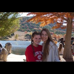 Meet your Posher, Elissa